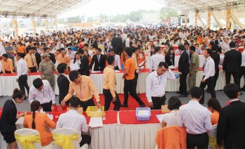 BẤT ĐỘNG SẢN THƯƠNG MẠI ĐƯỢC SĂN ĐÓN