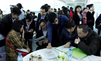 Tiền nhàn rỗi chảy vào bất động sản